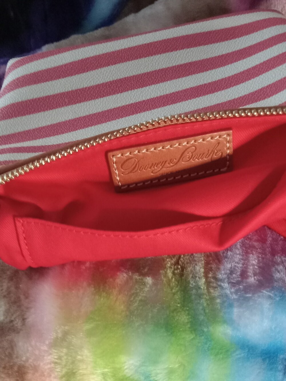 Dooney & Bourke Chevron Pattern Watermelon Pouch with Tan Leather Trim NWT - Picture 8 of 10